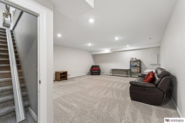 17202 Hickory Plaza, Omaha, NE 68130