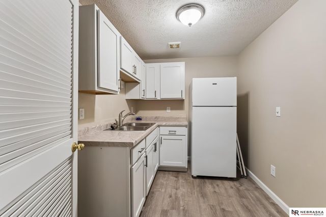 17202 Hickory Plaza, Omaha, NE 68130