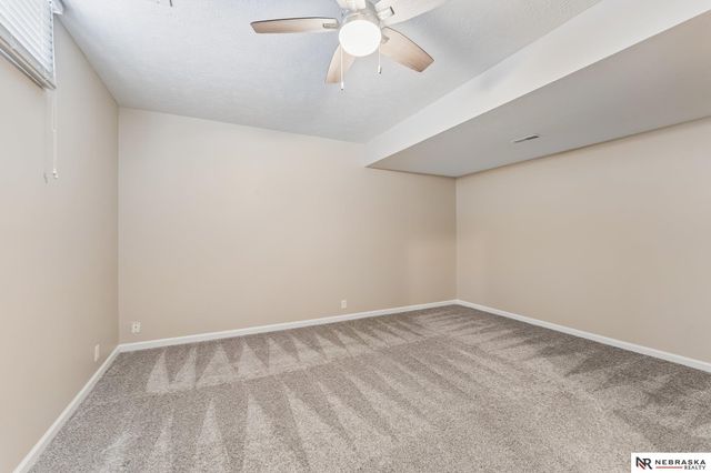 17202 Hickory Plaza, Omaha, NE 68130