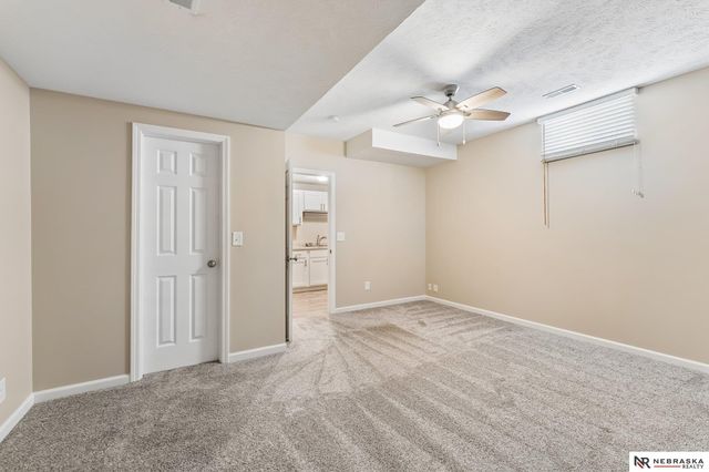 17202 Hickory Plaza, Omaha, NE 68130