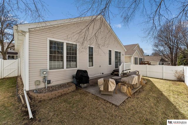 17202 Hickory Plaza, Omaha, NE 68130
