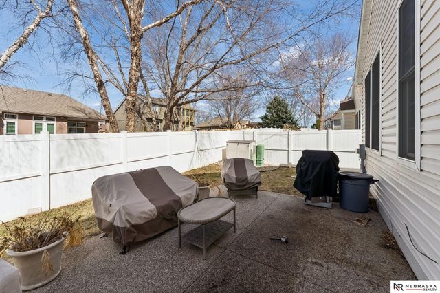 17202 Hickory Plaza, Omaha, NE 68130