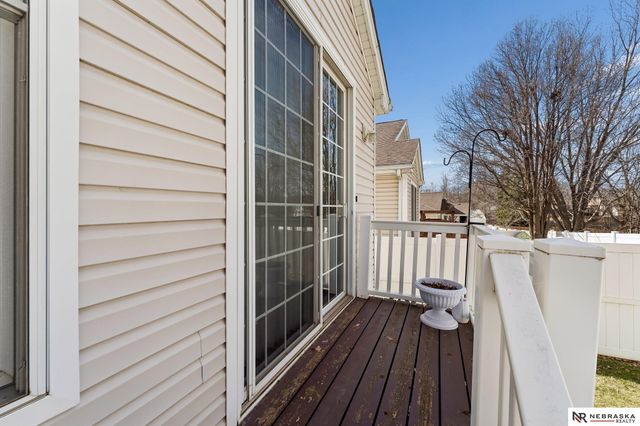 17202 Hickory Plaza, Omaha, NE 68130