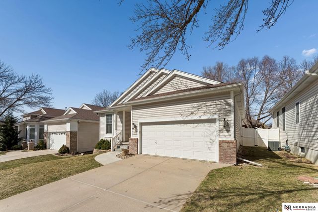 17202 Hickory Plaza, Omaha, NE 68130