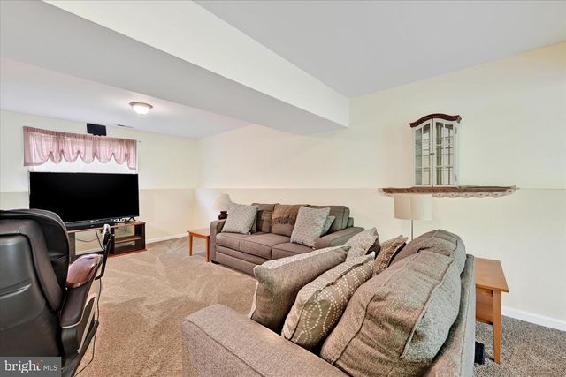 15 HEAVRIN CT, Baltimore, MD 21236