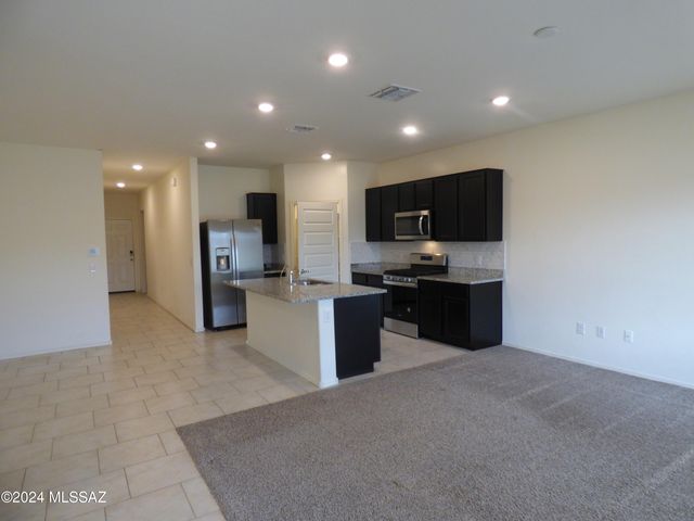 10208 N Crooked Peak Trail, Marana, AZ 85653