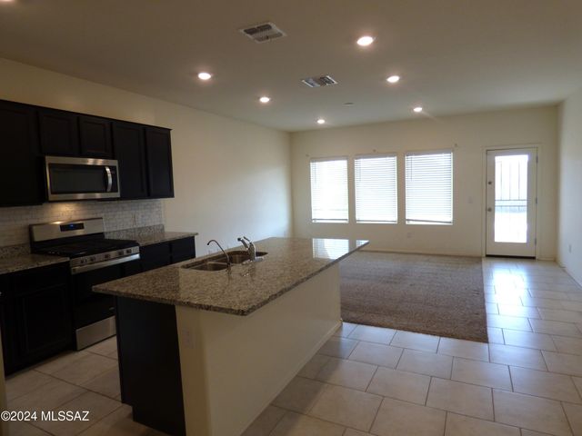 10208 N Crooked Peak Trail, Marana, AZ 85653