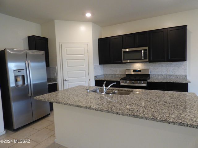 10208 N Crooked Peak Trail, Marana, AZ 85653
