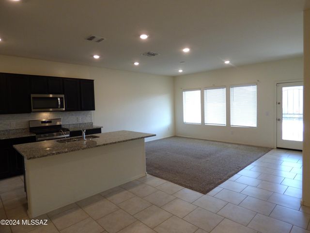 10208 N Crooked Peak Trail, Marana, AZ 85653