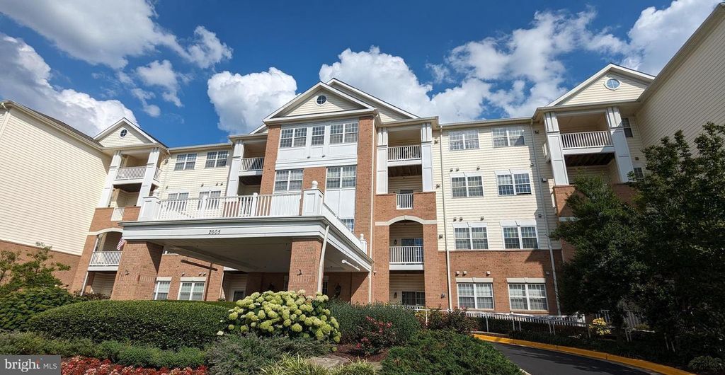 Image 1 of property listing at 2605 CHAPEL LAKE DR #101, Gambrills, MD 21054