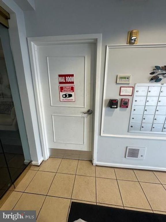 Image 3 of property listing at 2605 CHAPEL LAKE DR #101, Gambrills, MD 21054