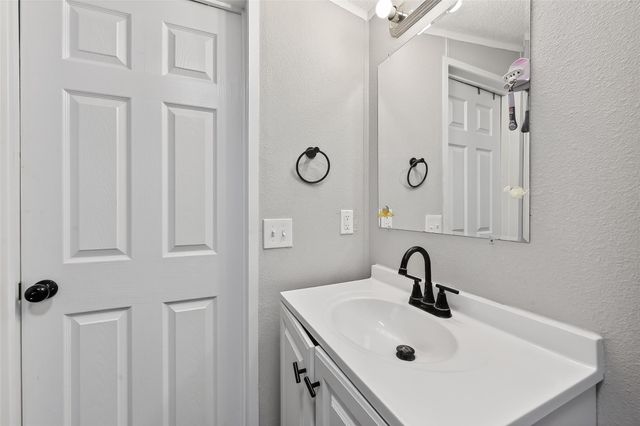 497 Rd 5603, Cleveland, TX 77327