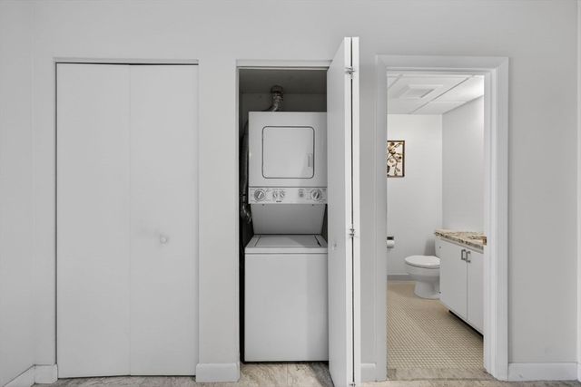 210 Nahanton 117, Newton, MA 02459