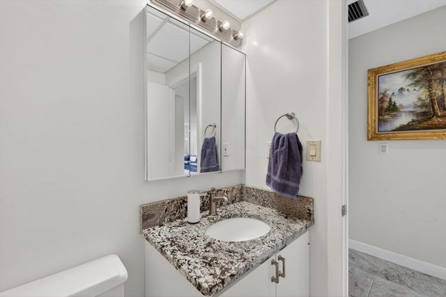 210 Nahanton 117, Newton, MA 02459
