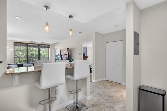 210 Nahanton 117, Newton, MA 02459