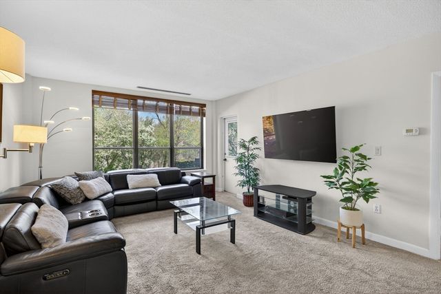 210 Nahanton 117, Newton, MA 02459