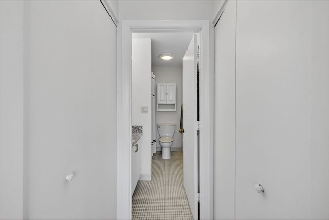 210 Nahanton 117, Newton, MA 02459