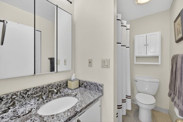 210 Nahanton 117, Newton, MA 02459