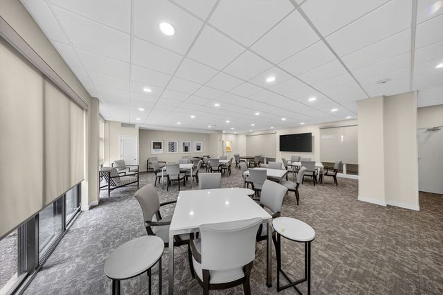 210 Nahanton 117, Newton, MA 02459