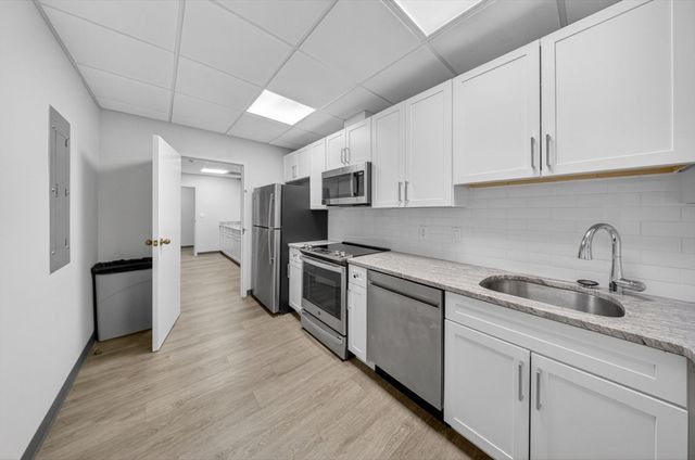 210 Nahanton 117, Newton, MA 02459