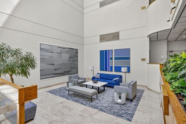 210 Nahanton 117, Newton, MA 02459