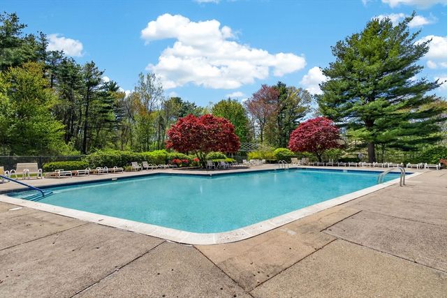 210 Nahanton 117, Newton, MA 02459