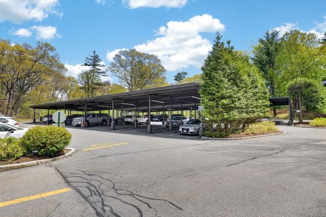 210 Nahanton 117, Newton, MA 02459