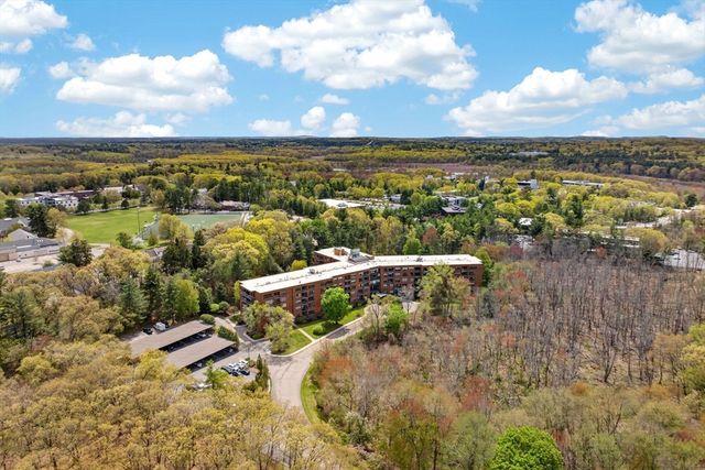 210 Nahanton 117, Newton, MA 02459