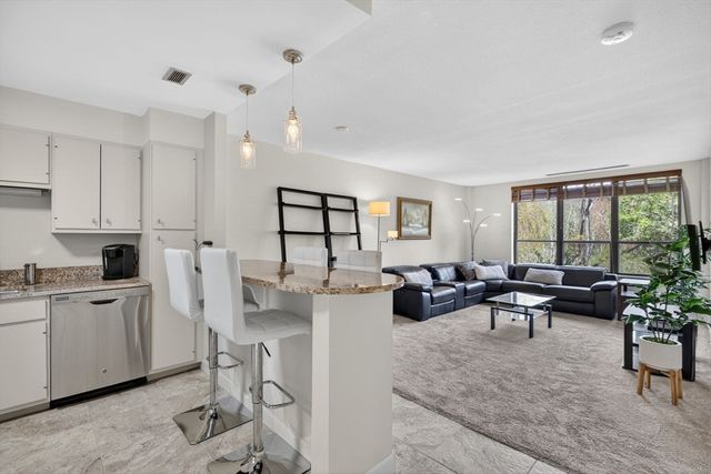 210 Nahanton 117, Newton, MA 02459