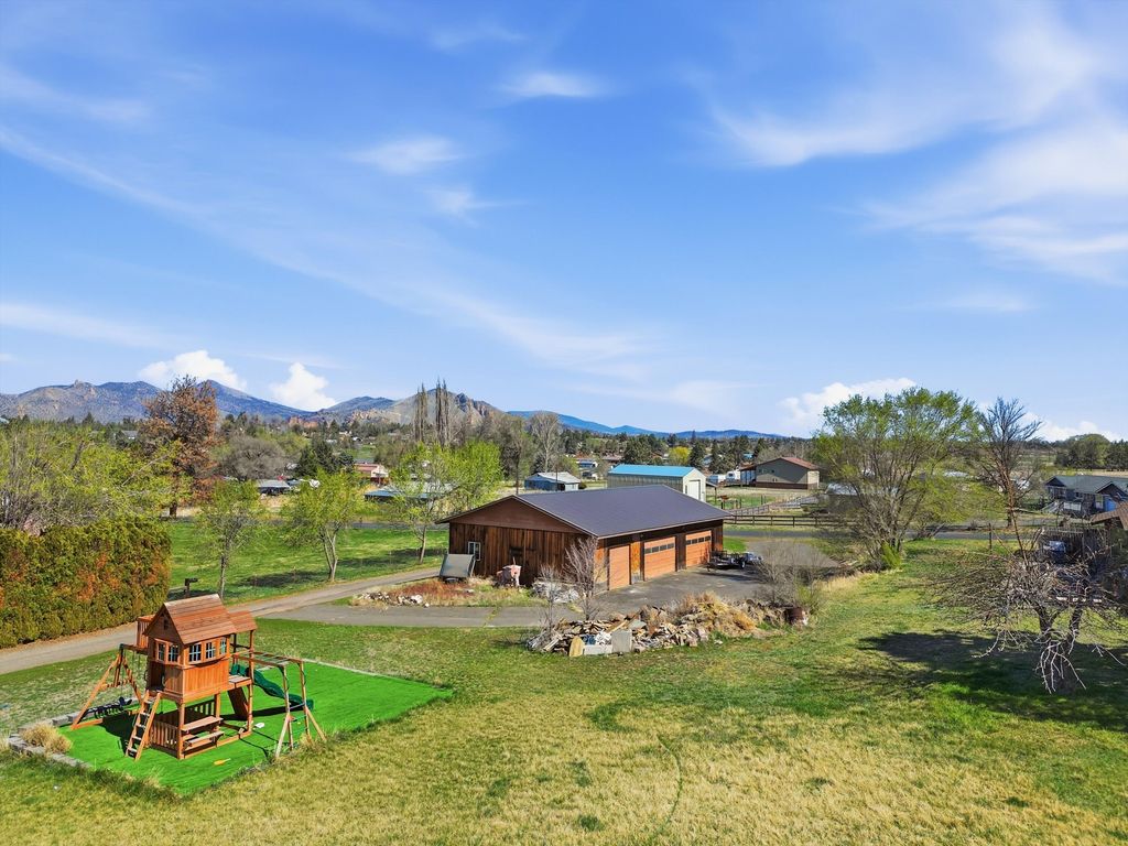 1721 NW Lynch Way, Terrebonne, OR 97760