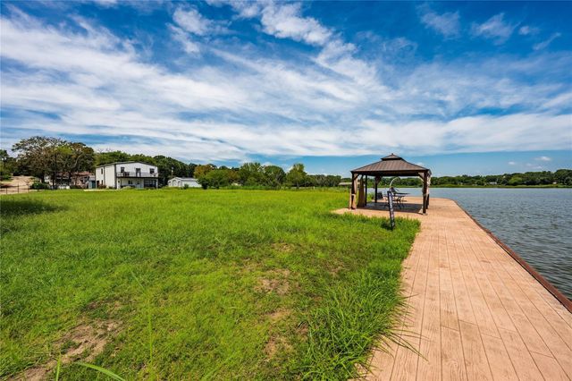 726 Lakeshore Drive, Seven Points, TX 75143