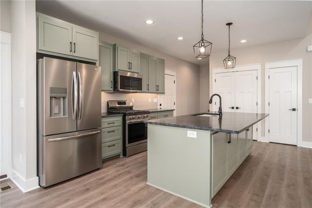 915 Eagle Ridge Drive, Baldwin City, KS 66006