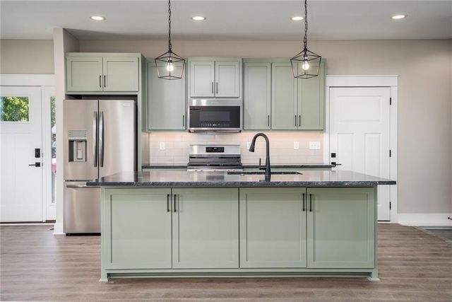 915 Eagle Ridge Drive, Baldwin City, KS 66006