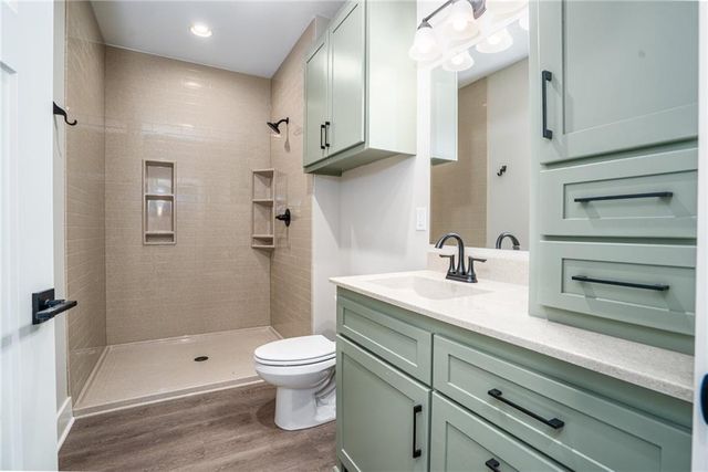 915 Eagle Ridge Drive, Baldwin City, KS 66006