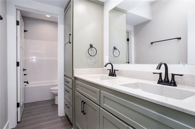 915 Eagle Ridge Drive, Baldwin City, KS 66006