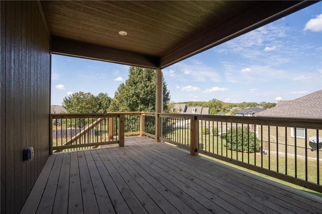 915 Eagle Ridge Drive, Baldwin City, KS 66006