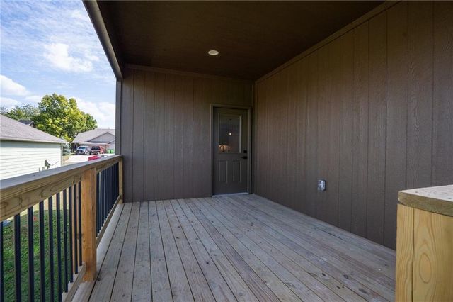 915 Eagle Ridge Drive, Baldwin City, KS 66006