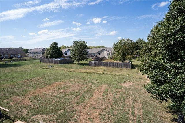 915 Eagle Ridge Drive, Baldwin City, KS 66006