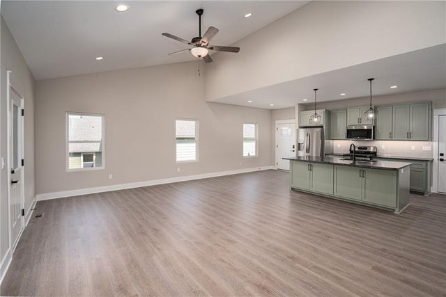 915 Eagle Ridge Drive, Baldwin City, KS 66006