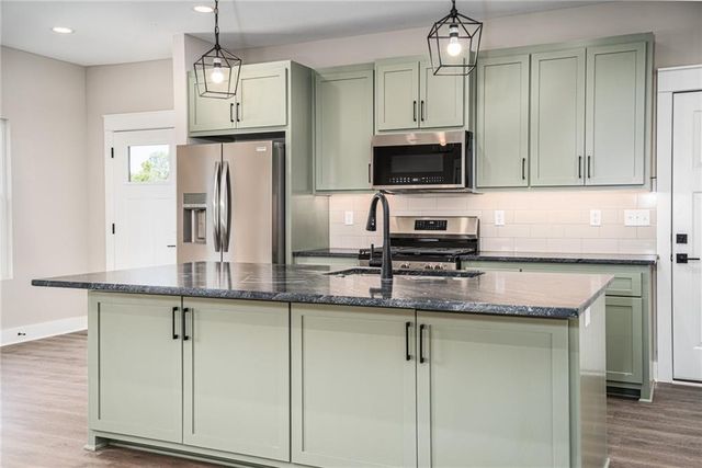 915 Eagle Ridge Drive, Baldwin City, KS 66006