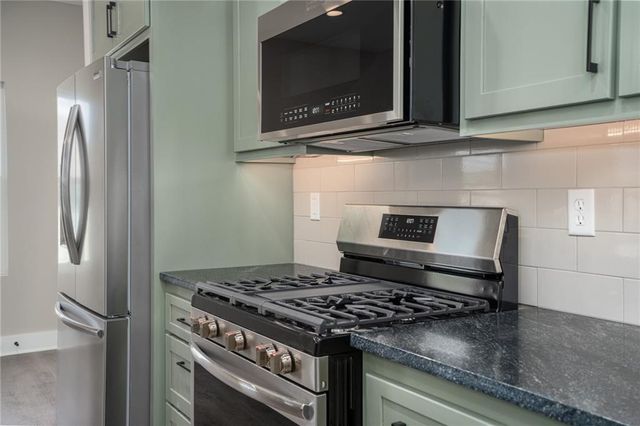 915 Eagle Ridge Drive, Baldwin City, KS 66006