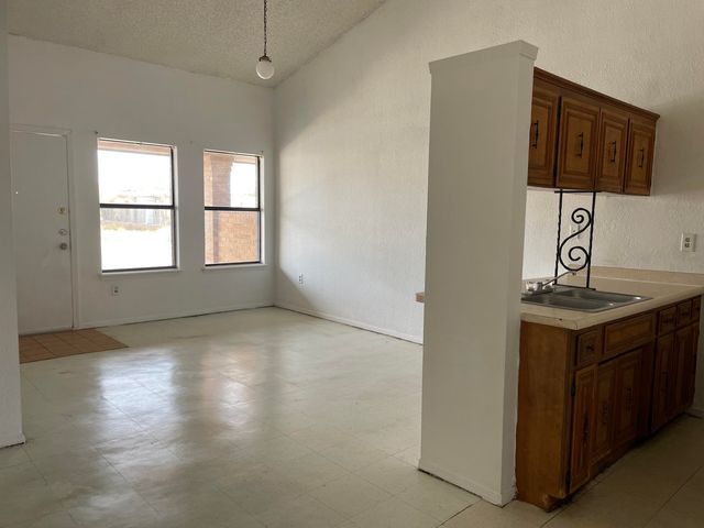 7214 DALE Road 2, El Paso, TX 79915