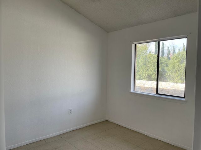7214 DALE Road 2, El Paso, TX 79915