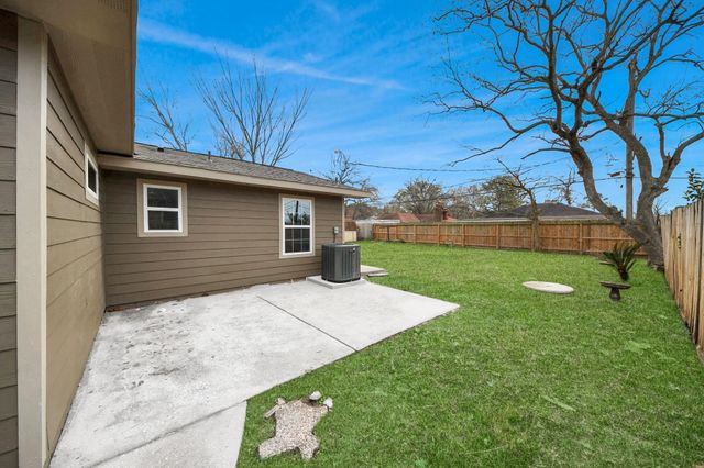 7406 W Lambuth Lane, Deer Park, TX 77536