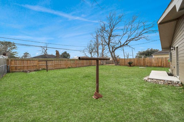 7406 W Lambuth Lane, Deer Park, TX 77536