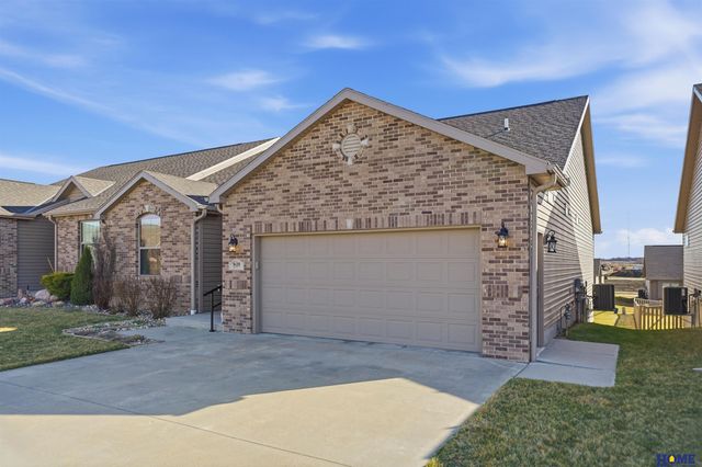 9128 Baybrook Circle, Lincoln, NE 68516