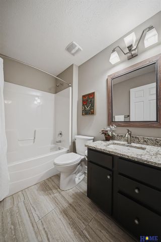 9128 Baybrook Circle, Lincoln, NE 68516