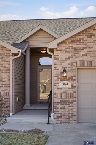 9128 Baybrook Circle, Lincoln, NE 68516