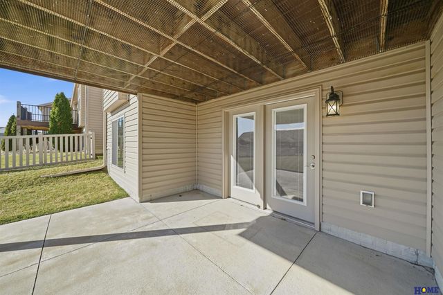 9128 Baybrook Circle, Lincoln, NE 68516