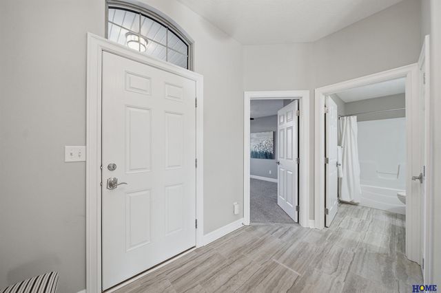 9128 Baybrook Circle, Lincoln, NE 68516